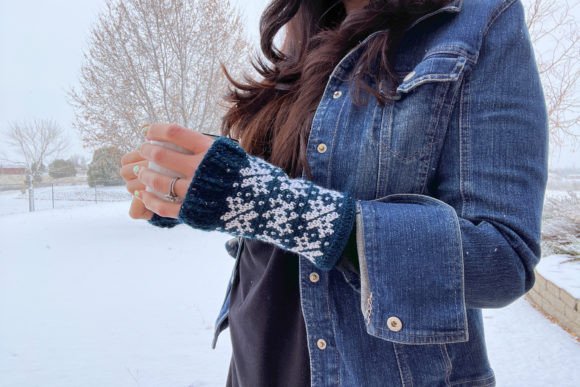 Download Women's Falling Snowflakes Mitts - Fall Collection